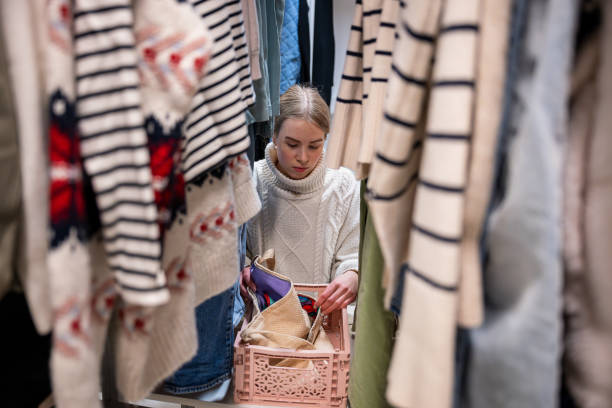 les jeunes choisissent de plus en plus des vêtements écoresponsables pour plusieurs raisons : une conscience environnementale