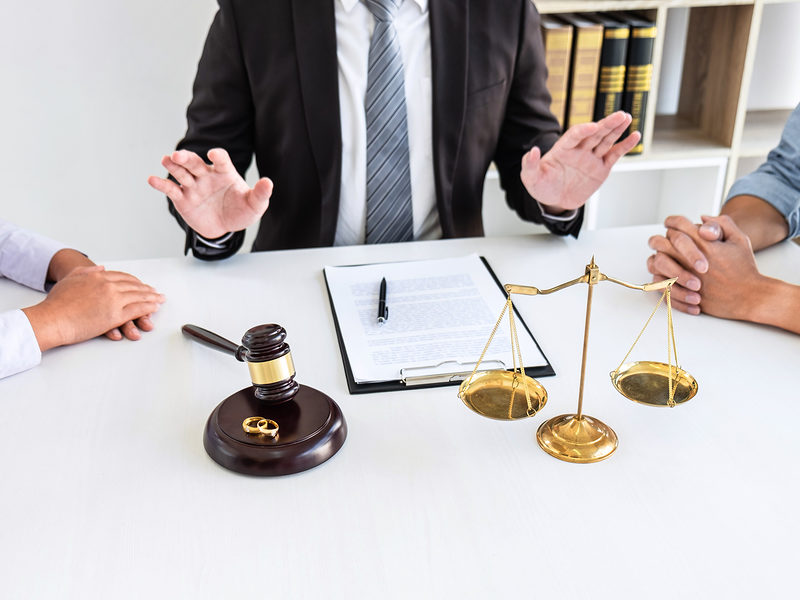 4 façons de réagir après avoir reçu vos documents de divorce –