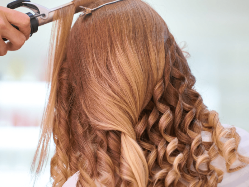 6 tendances en matière de couleurs pour une coiffure de vacances amusante